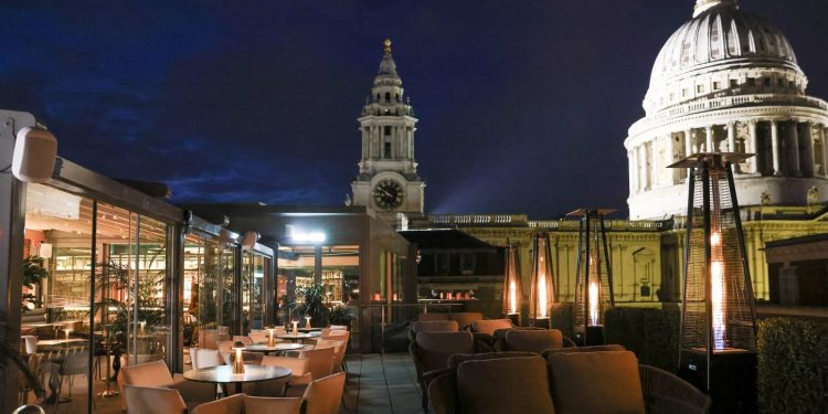 10 Best Rooftop Bars in London: A Stylish Guide to Elevated Drinks and Views