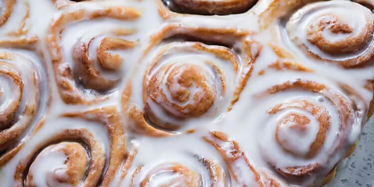 Vegan Cinnamon Rolls – Oh My Veggies