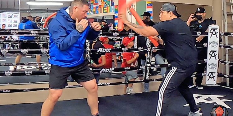 ANDY RUIZ SHOWING CRAZY SPEED! DISPLAYS EXPLOSIVE COMBINATIONS & IMPROVEMENTS DURING WORKOUT!