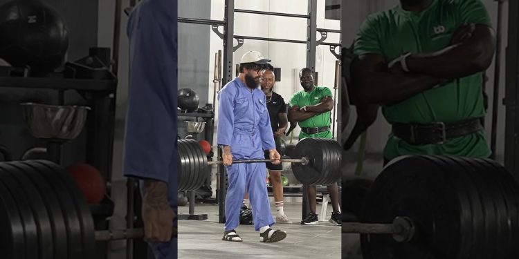 ELITE Powerlifter ANATOLY Pretends to be CLEANER in GYM #anatoly #fitness #gym