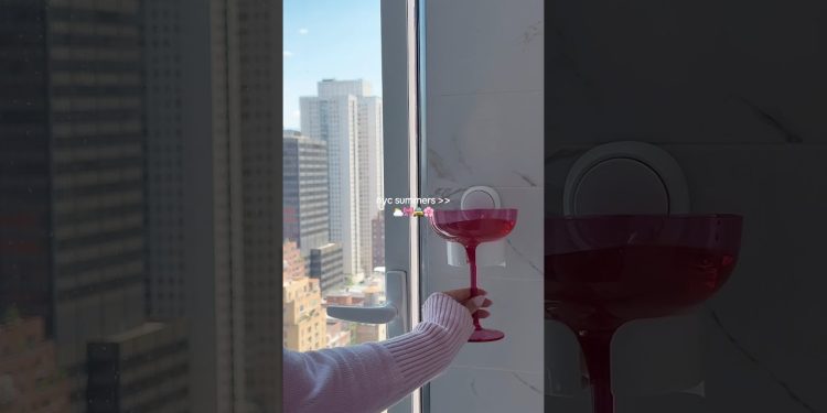 nyc summer moments 🌸 #nyc #summer #lifestyle #aesthetic #pink #girlythings #gossipgirl