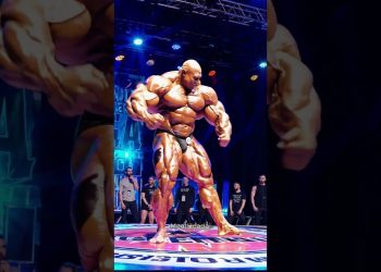 7'5, 600 pound bodybuilder