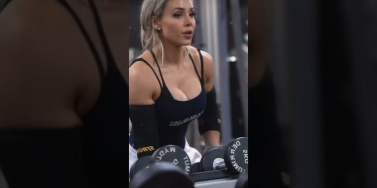 ADORABLE FEMALE FITNESS MODEL #motivationfitness #gym #trendingshorts #fitness #fitnessmindset