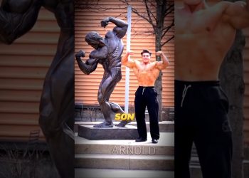 ARNOLD SCHWARZENEGGER👑 FATHER OF BODYBUILDING 🥶MR OLYMPIA CHAMPION🏆#arnoldschwarzenegger#shorts #fyp