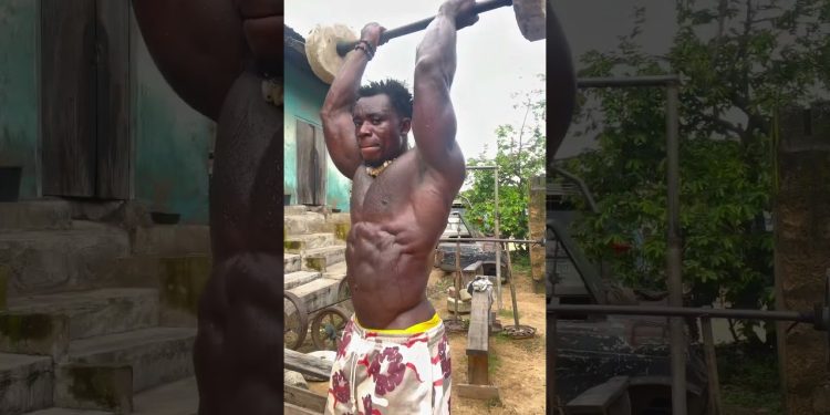 Traps and shoulders #bodybuilding #bodybuilder #shoulderworkout #fitness #viral #fyp #goviral #fyp