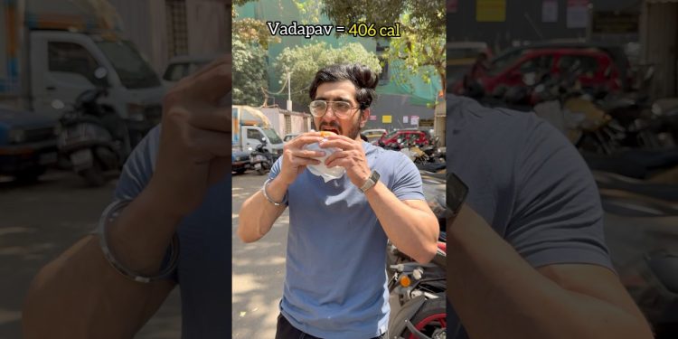 RIGHT FOOD CHOICE ✅ #healthyfood #caloriedeficit #fitness #healthy #nutritionist #shorts #diet