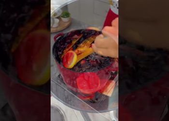 How to Make a HEALTHY ZOBO DRINK – Sweet & Refreshing Hibiscus Drink #shorts #youtubeshorts #video