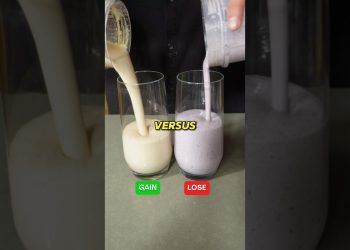 Weightloss shake Vs Weight Gain Shake 💪🏽 #proteinshake #gym #weightloss #bulking