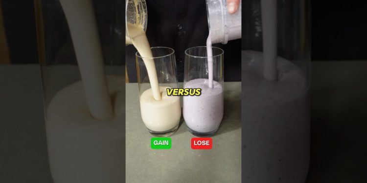 Weightloss shake Vs Weight Gain Shake 💪🏽 #proteinshake #gym #weightloss #bulking