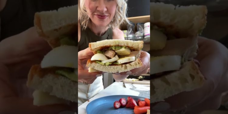 A Realistic What I Eat in a Day as a Dietitian