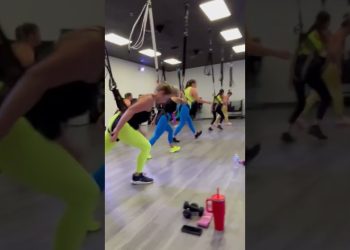 The rhythm of bungee fitness! #workout #fitness #cardio #bungeefitness #lowimpact