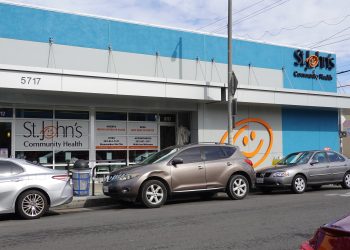 Centros de salud enfrentan riesgos por la caída de la financiación del gobierno