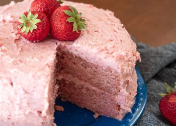 Vegan Strawberry Cake – Oh My Veggies
