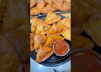 Life ରେ First time ପାଇଁ ବନେଇଚି Samosa #shortsfeed #shorts