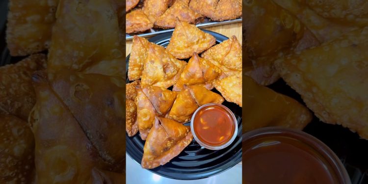 Life ରେ First time ପାଇଁ ବନେଇଚି Samosa #shortsfeed #shorts