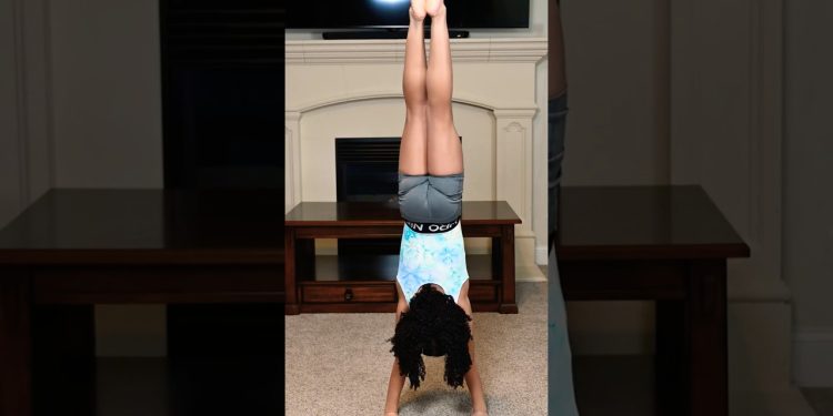 Master the Handstand! 💪 3 Essential Strength Exercises with Chloe