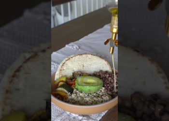 WHAT I EAT IN A DAY AS A PRO BODYBUILDER #femalebodybuilder #bodybuilding #whatieatinaday
