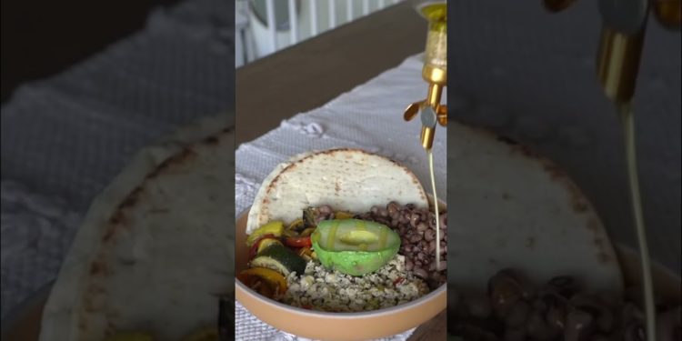 WHAT I EAT IN A DAY AS A PRO BODYBUILDER #femalebodybuilder #bodybuilding #whatieatinaday