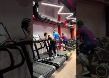 I am the fastest in the world? 💪😎😱 #prank  #gym  #fitness  #funny  #short