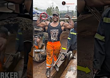 WORKER BODYBUILDER 🥶 #machanic #bodybuilder #strength #shortsviral #video #fyp