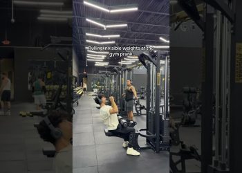 Bluetooth weights 🤣 #gymhumor #gym #trendingshorts #fitness #bodybuilding