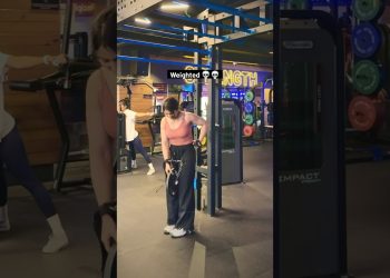 Biggest gym girl flex 💀 #gym #youtubeshorts