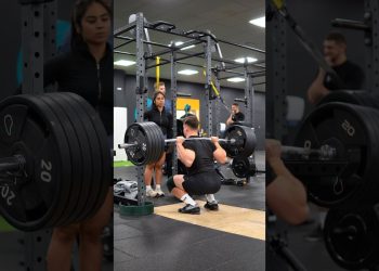 She was in disbelief… 😳 #shorts #fitness  #davidspt #squats #strength