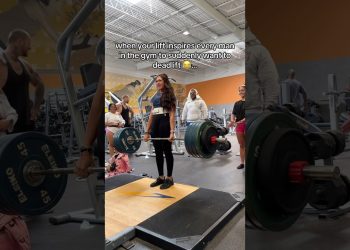 Strong women cause quite the commotion… 🤷🏻‍♀️😂 #gym #fitness #gymcommunity