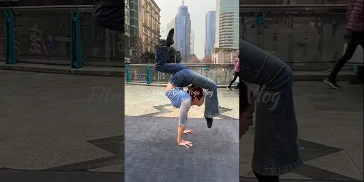 The Queen of Yoga 💖 Fitness With Yoga Vlog ❣️ #shorts #yoga #yogaqueen #yogagirl #shortvideo