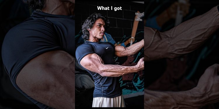 When you wear Compression T Shirts  #bodybuilding #fitness #shorts