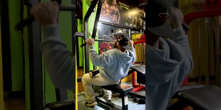 Failure reps in back workout #backworkout #backday #gym #shorts #bodybuilder #bodybuilding #workout