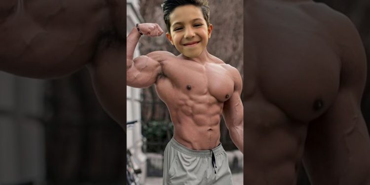 The boy worked out to become muscular 😂♥️👻 #shorst