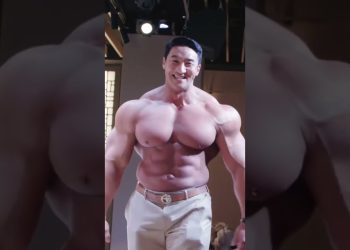 If you are a bodybuilder you gotta be ready at all times! Chul Soon is!