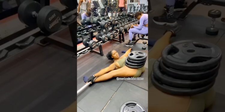 First time at a gym🏋️‍♂️🤦… #shorts #gym #workout #react #relatable #funny #gymworkout