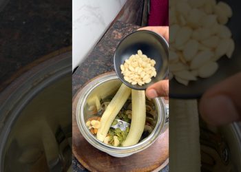 Banana & Nuts Smoothie For maximum nutrition #shorts