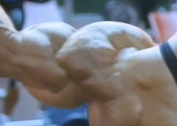 OLD SCHOOL BODYBUILDING TRAINING MOTIVATION – PUMP SOME IRON 🏋️