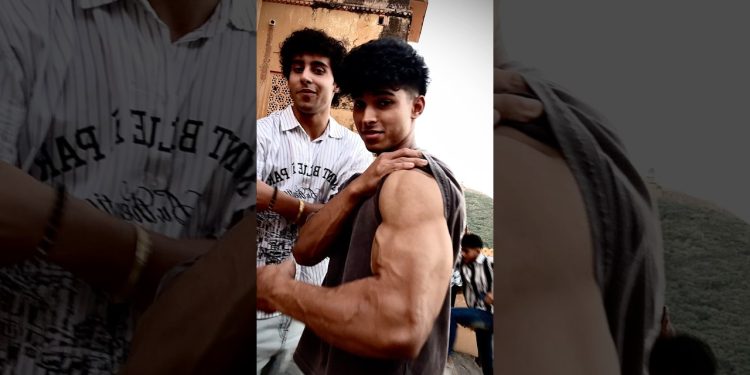 Small arms😱💔 #gym #gymmotivation #fitness #biceps #bodybuilding  #motivation #shorts