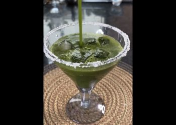 Detoxifying green juice. Coriander & Mint drink #healthydrink #detoxdrink #shorts #summerdrink