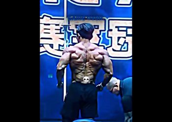 Bodybuilder Shocks Everyone on Stage