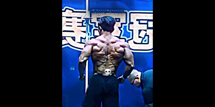 Bodybuilder Shocks Everyone on Stage