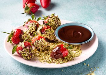Chocolate and pistachio strawberries | Slimming World Blog