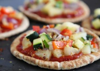 Pineapple and Veggie Pita Bread Pizza