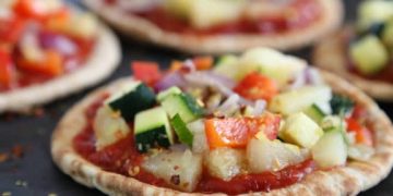 Pineapple and Veggie Pita Bread Pizza