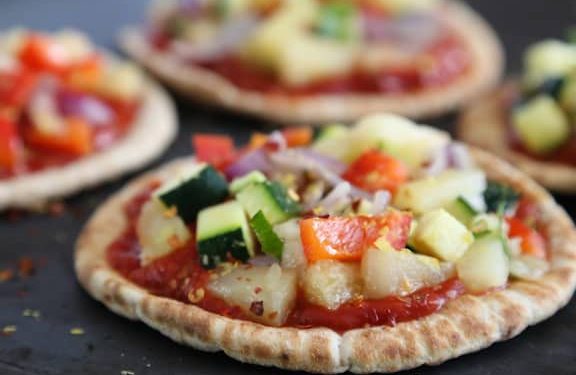 Pineapple and Veggie Pita Bread Pizza