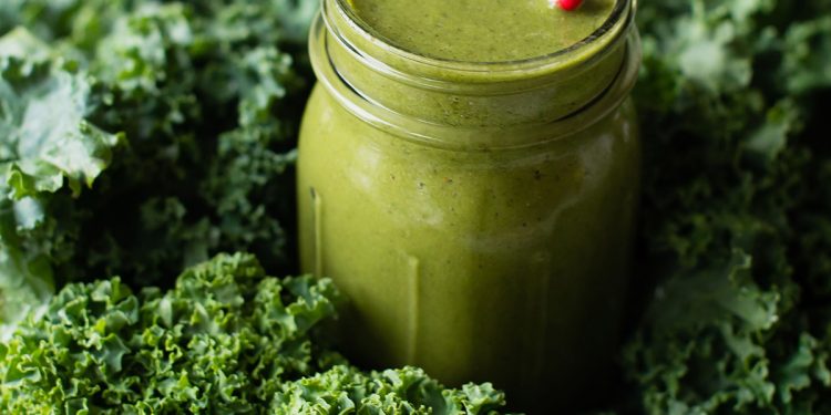 19 Kale Smoothie Recipes (Delicious + Nutrient-Packed)