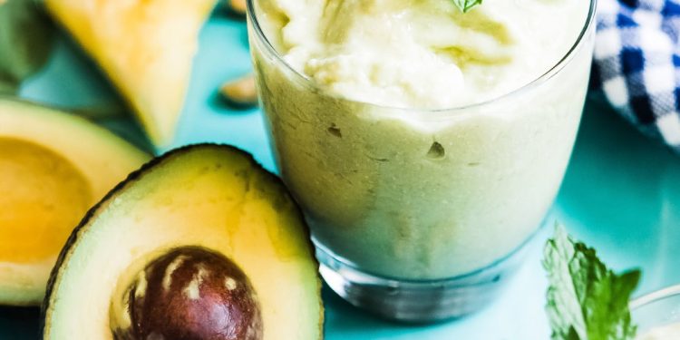 10 Popular Avocado Smoothies