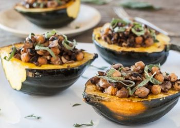 Stuffed Acorn Squash with Mushrooms and Chickpeas Recipe
