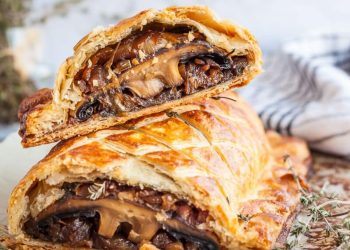 Vegan Mushroom Wellington recipe – Oh My Veggies