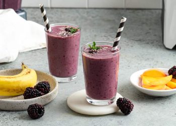 Simple Blackberry Peach Smoothie w/ 27g Protein!