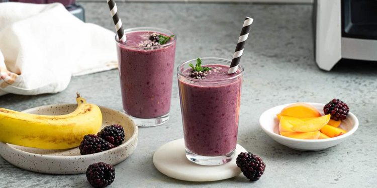 Simple Blackberry Peach Smoothie w/ 27g Protein!